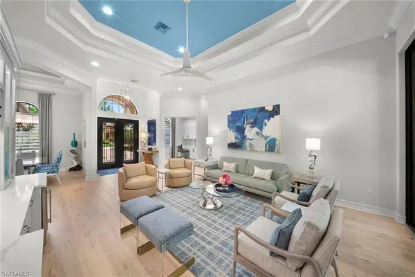 6449 Costa CIR, Naples, FL 34113