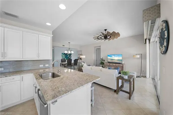 8030 Signature Club CIR #6, Naples, FL 34113