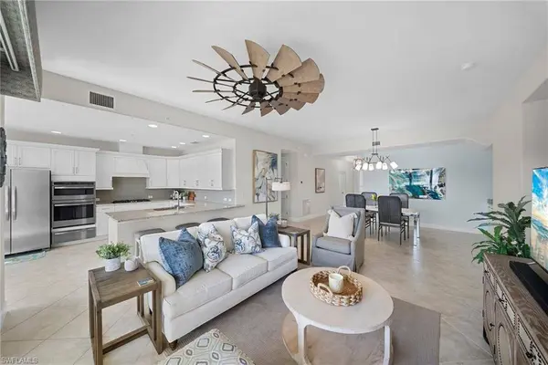 8030 Signature Club CIR #6, Naples, FL 34113