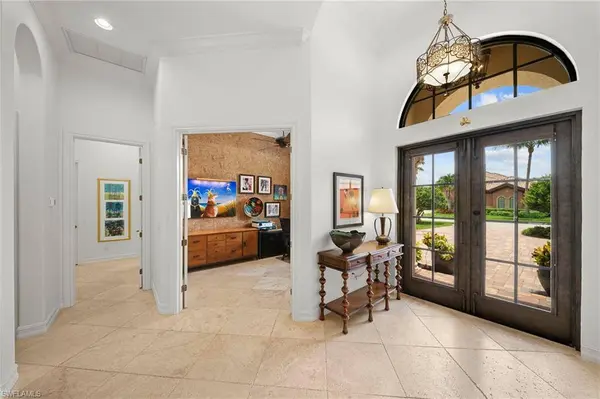 6477 Costa CIR, Naples, FL 34113