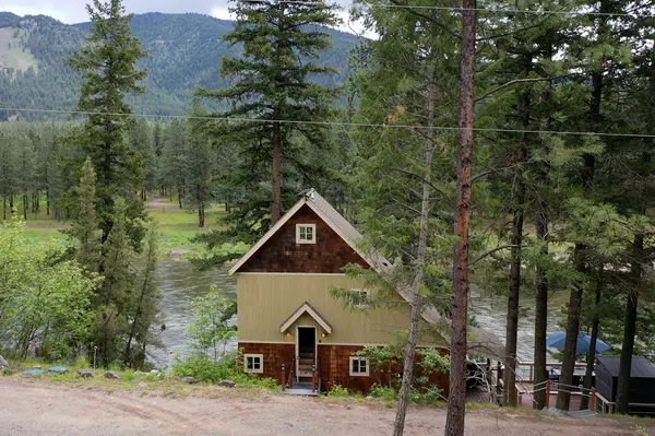 2055 Diamond Match RD, Superior, MT 59872