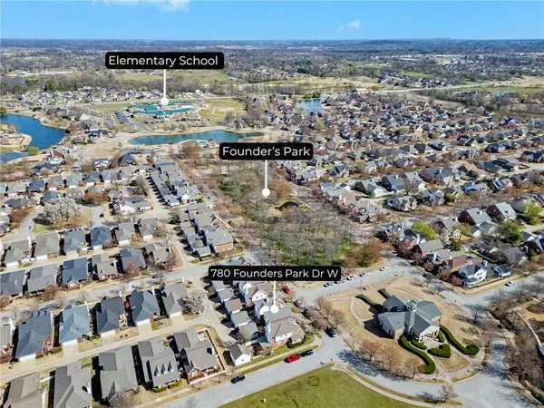 780 W Founders Park Dr, Springdale, AR 72762