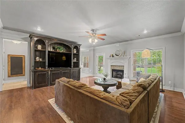 985 Aylesbury Ln, Cave Springs, AR 72718