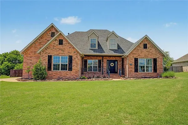985 Aylesbury Ln, Cave Springs, AR 72718