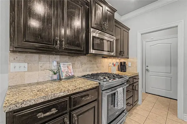 985 Aylesbury Ln, Cave Springs, AR 72718
