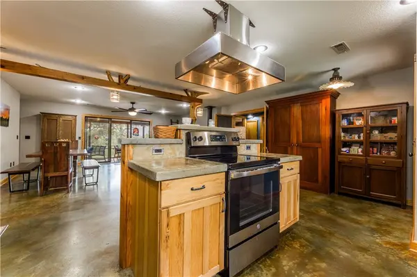 640 S Forty Rd, West Fork, AR 72774