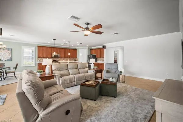 8629 Julia LN, Naples, FL 34114