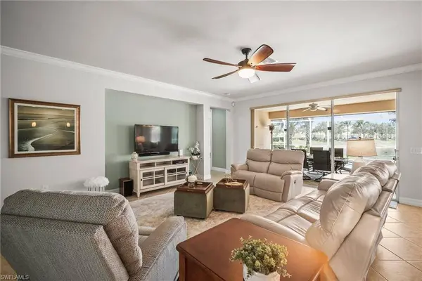 8629 Julia LN, Naples, FL 34114