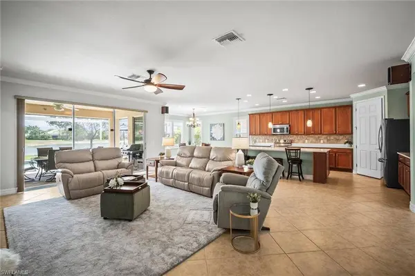 8629 Julia LN, Naples, FL 34114