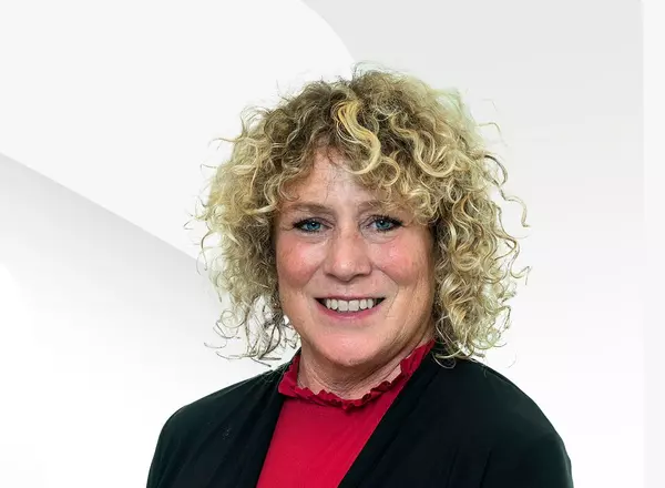 4 - Shelly 2025 Headshot
