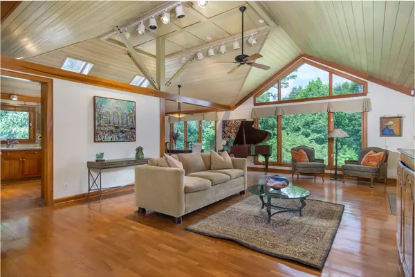 Eastmoor 201 Interior