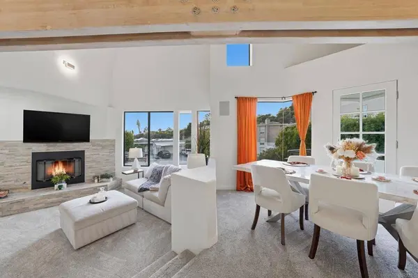 6105 Avenida Chamnez, La Jolla, CA 92037