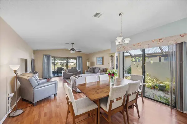 38 PEBBLE ROCK DR, Venice, FL 34293