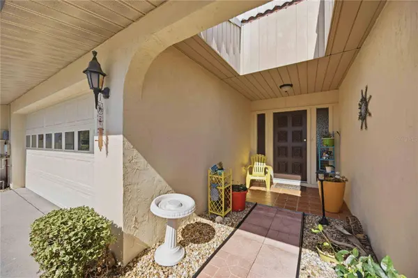 38 PEBBLE ROCK DR, Venice, FL 34293