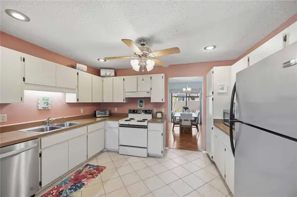 38 PEBBLE ROCK DR, Venice, FL 34293