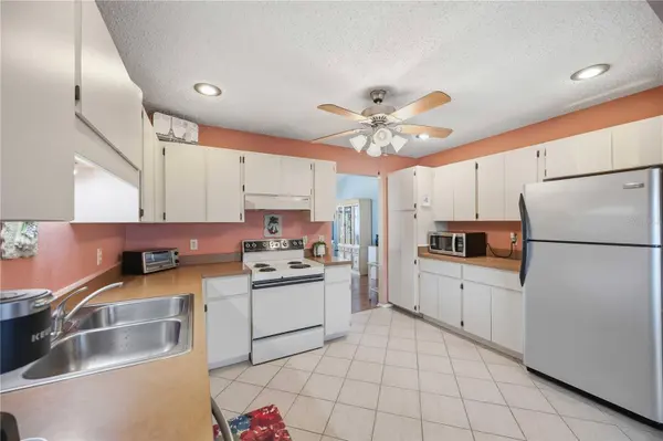 38 PEBBLE ROCK DR, Venice, FL 34293
