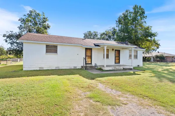 1816 Central Airport Road, North Little Rock, AR 72117