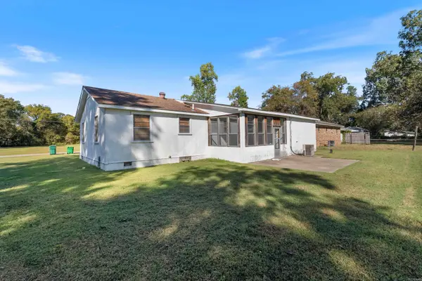 1816 Central Airport Road, North Little Rock, AR 72117