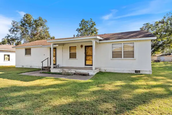 1816 Central Airport Road, North Little Rock, AR 72117
