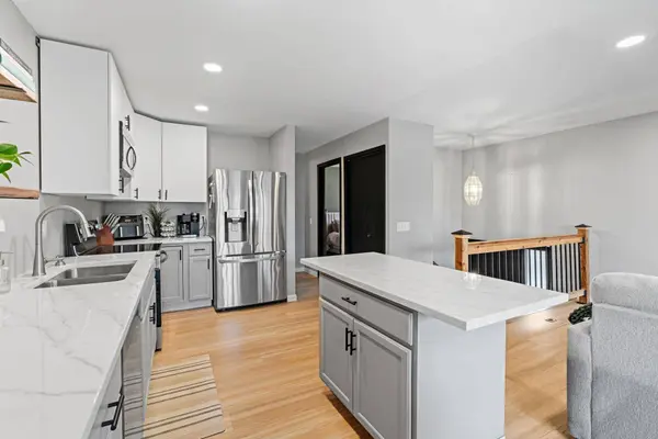 10706 Zinran CIR S, Minneapolis, MN 55438