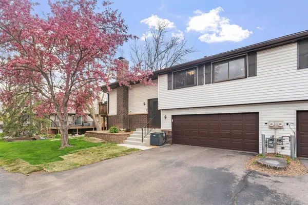 10706 Zinran CIR S, Minneapolis, MN 55438