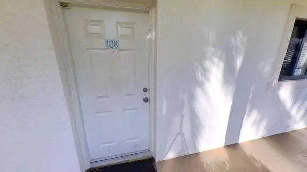 2105 Lavers CIR #108, Delray Beach, FL 33444