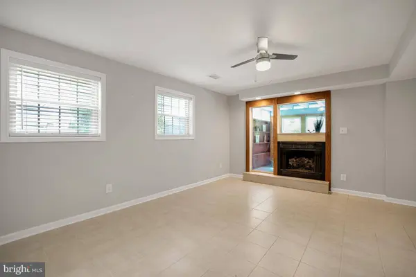 2615 FAIRVIEW DR, Alexandria, VA 22306