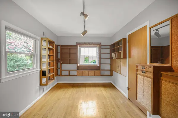 2615 FAIRVIEW DR, Alexandria, VA 22306