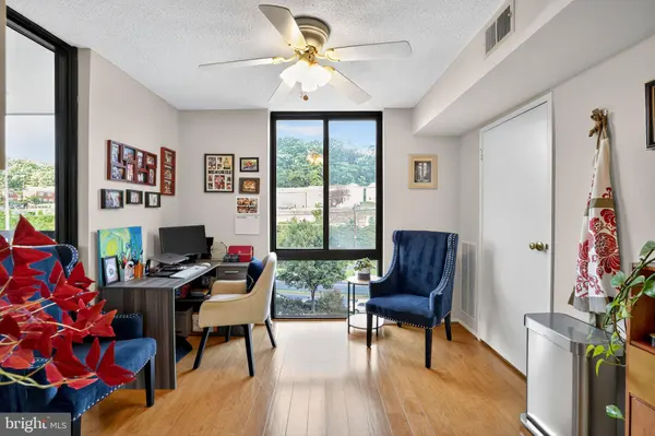 4500 FOUR MILE RUN DR S #327, Arlington, VA 22204