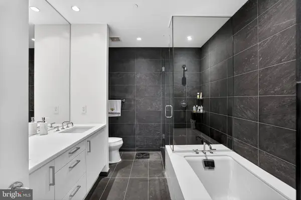 1177 22ND ST NW #2M, Washington, DC 20037