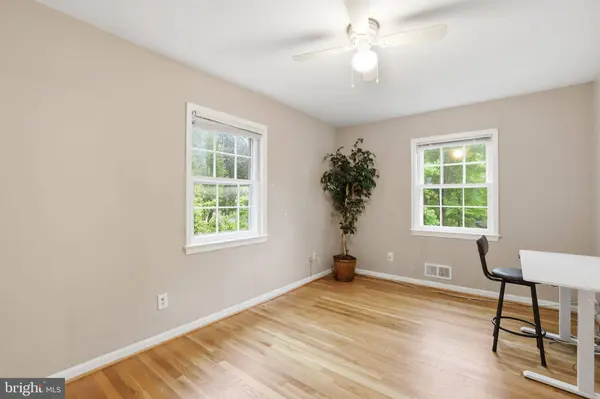 1718 HOLLINWOOD DR, Alexandria, VA 22307