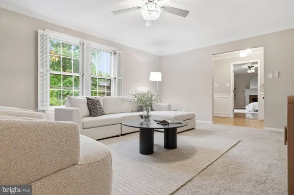 1718 HOLLINWOOD DR, Alexandria, VA 22307