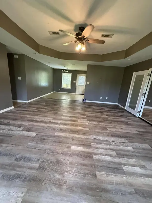 1359 Gloria Trl NE, Brookhaven, MS 39601