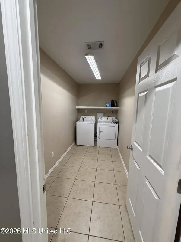 1359 Gloria Trl Ne, Brookhaven, MS 39601