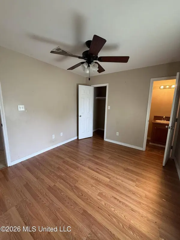 1359 Gloria Trl Ne, Brookhaven, MS 39601
