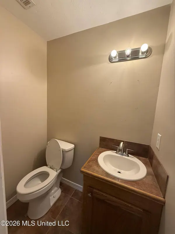 1359 Gloria Trl Ne, Brookhaven, MS 39601