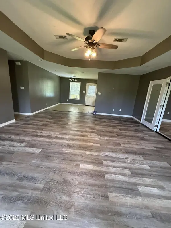 1359 Gloria Trl Ne, Brookhaven, MS 39601