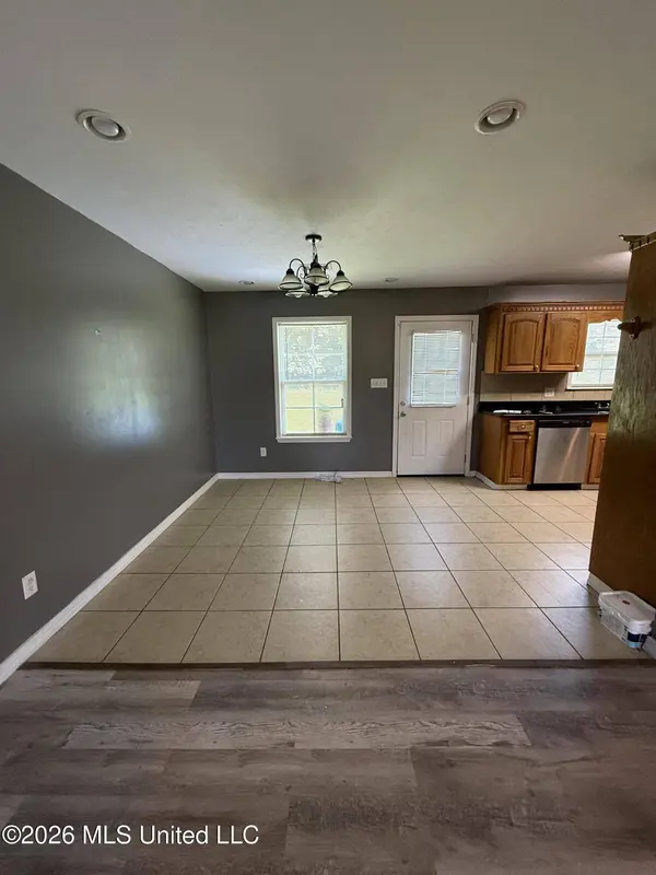 1359 Gloria Trl Ne, Brookhaven, MS 39601