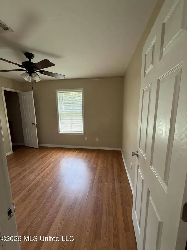 1359 Gloria Trl Ne, Brookhaven, MS 39601