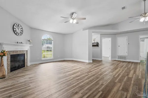 5732 Dove Dr, Pace, FL 32571