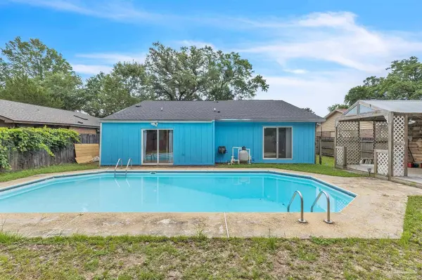 4044 Elmcrest Dr, Pensacola, FL 32504