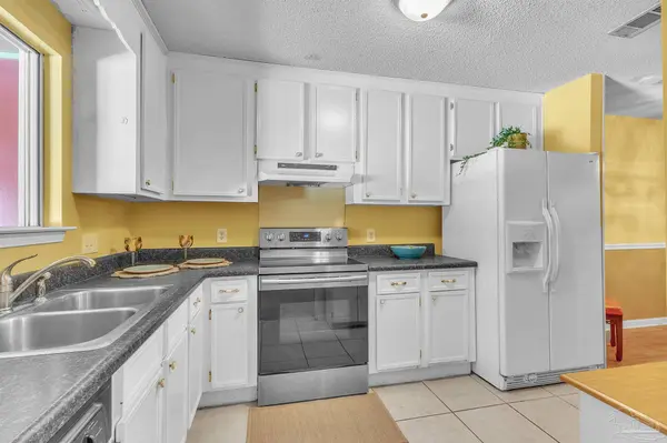 4044 Elmcrest Dr, Pensacola, FL 32504