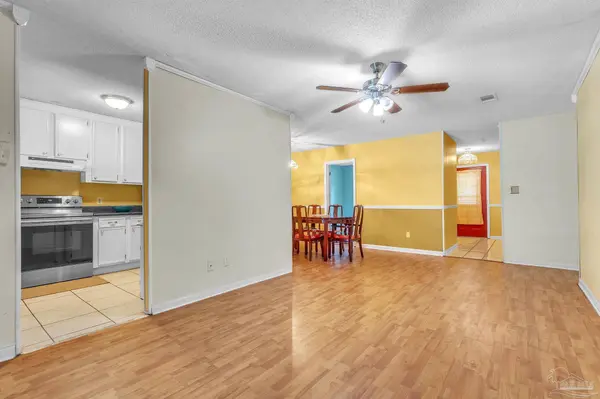 4044 Elmcrest Dr, Pensacola, FL 32504