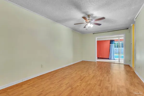 4044 Elmcrest Dr, Pensacola, FL 32504