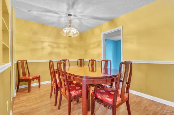 4044 Elmcrest Dr, Pensacola, FL 32504