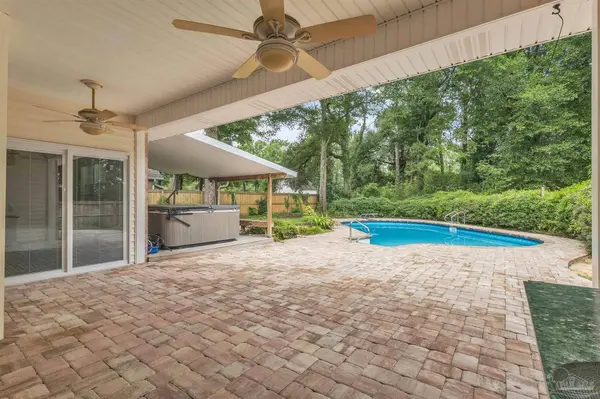 11705 Cabot St, Cantonment, FL 32533