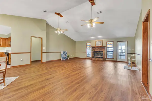 1850 Kings Way Dr, Cantonment, FL 32533
