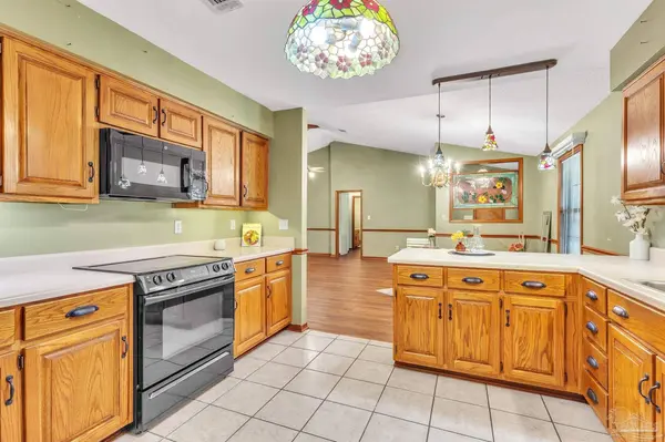 1850 Kings Way Dr, Cantonment, FL 32533