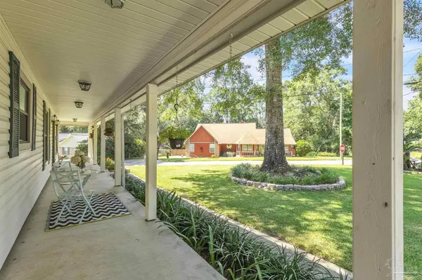 1850 Kings Way Dr, Cantonment, FL 32533