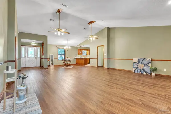 1850 Kings Way Dr, Cantonment, FL 32533